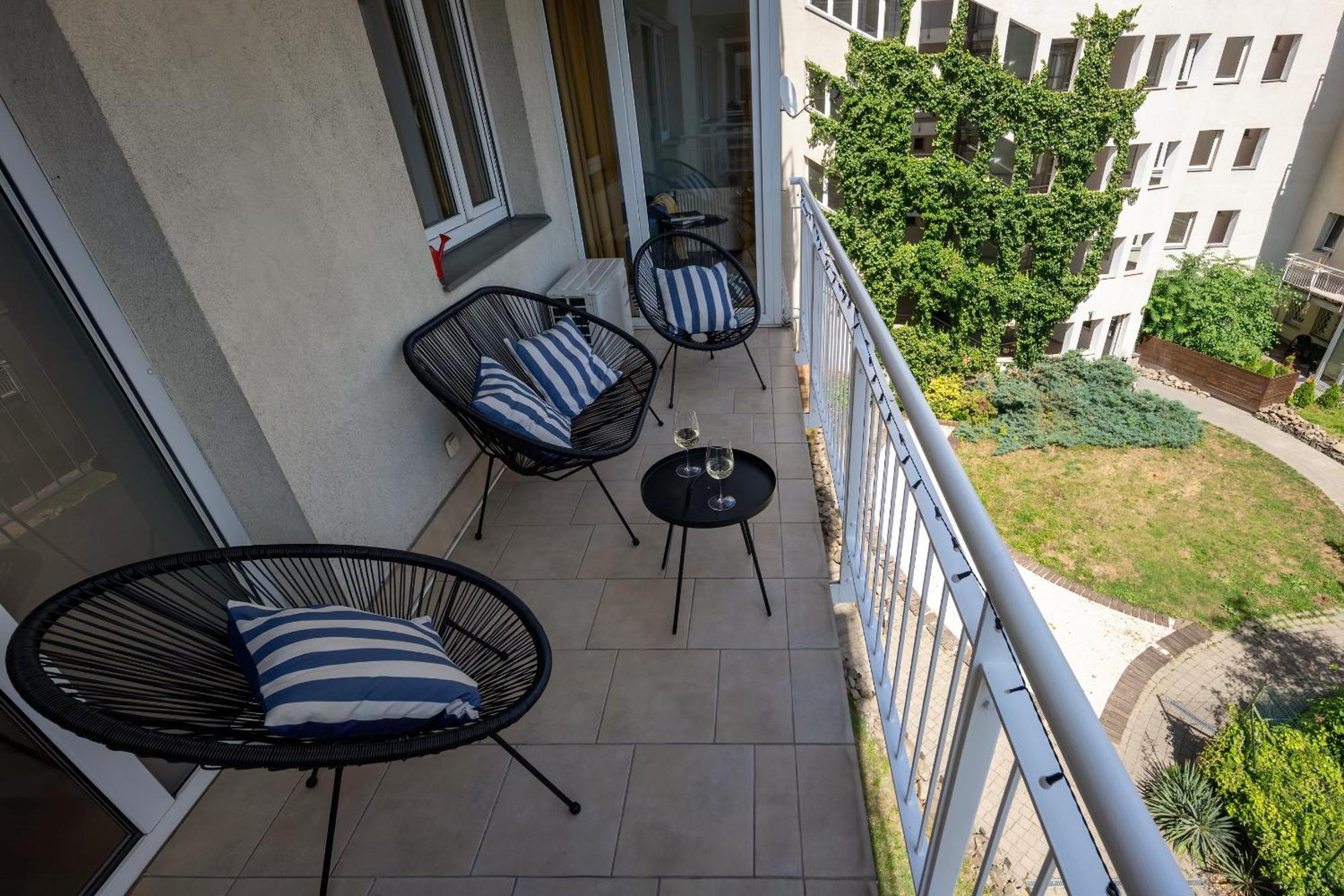 Stylish And Colorful With Balcony Apartament *